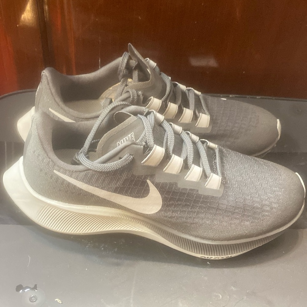 Nike W Air Zoom Pegasus 37 Flyease Casual Running Shoe